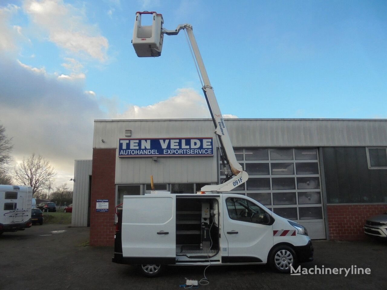 Renault Trafic 120 bucket truck