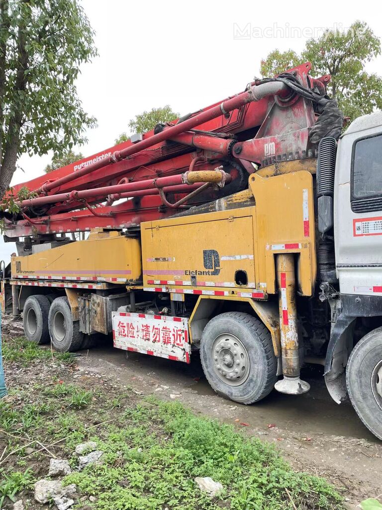Putzmeister M42  on chassis  concrete pump
