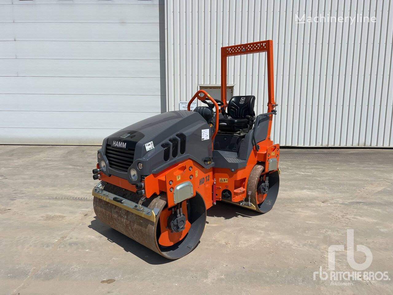 Hamm HD12VV mini road roller