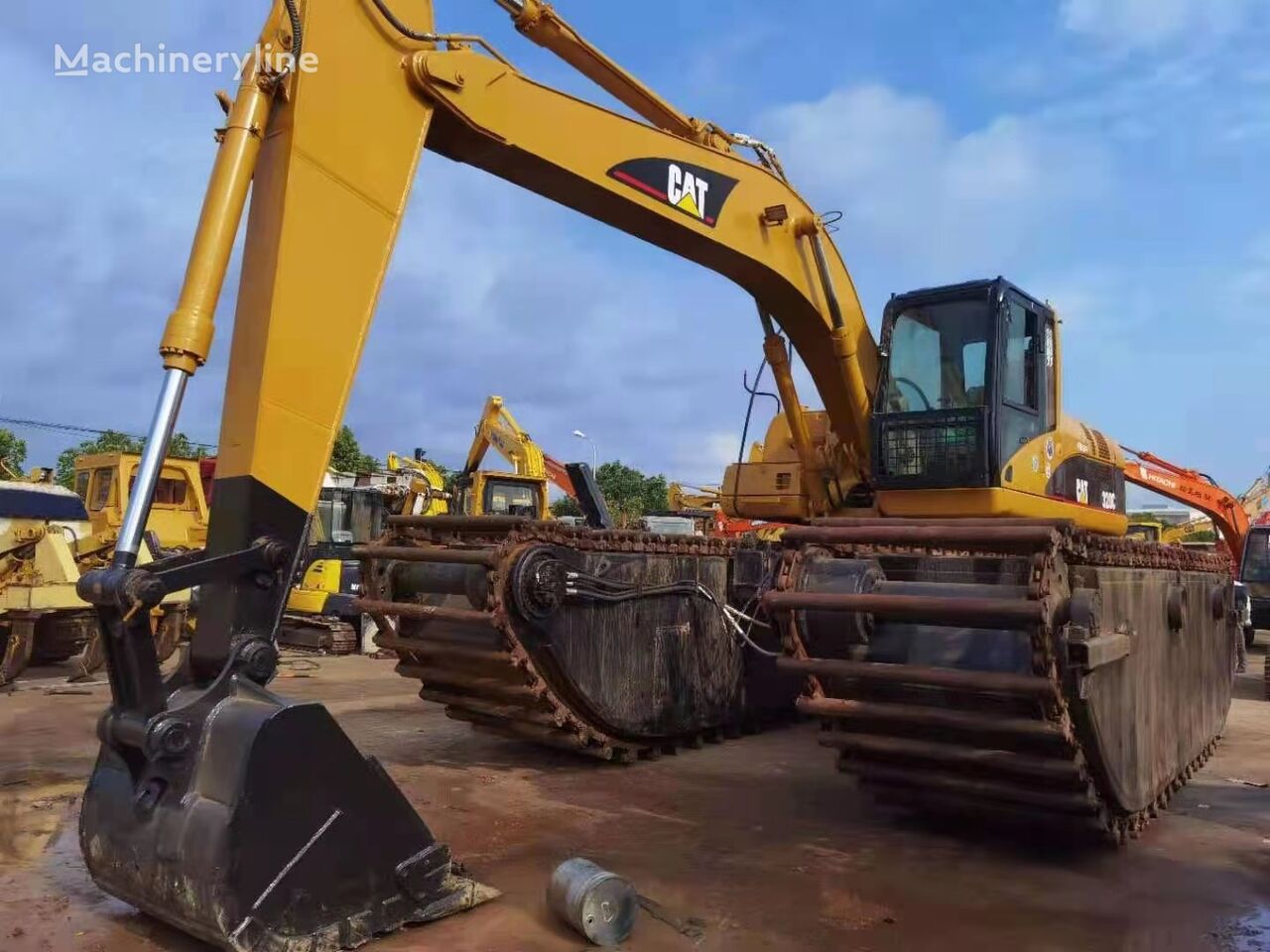 Caterpillar 320C tracked excavator