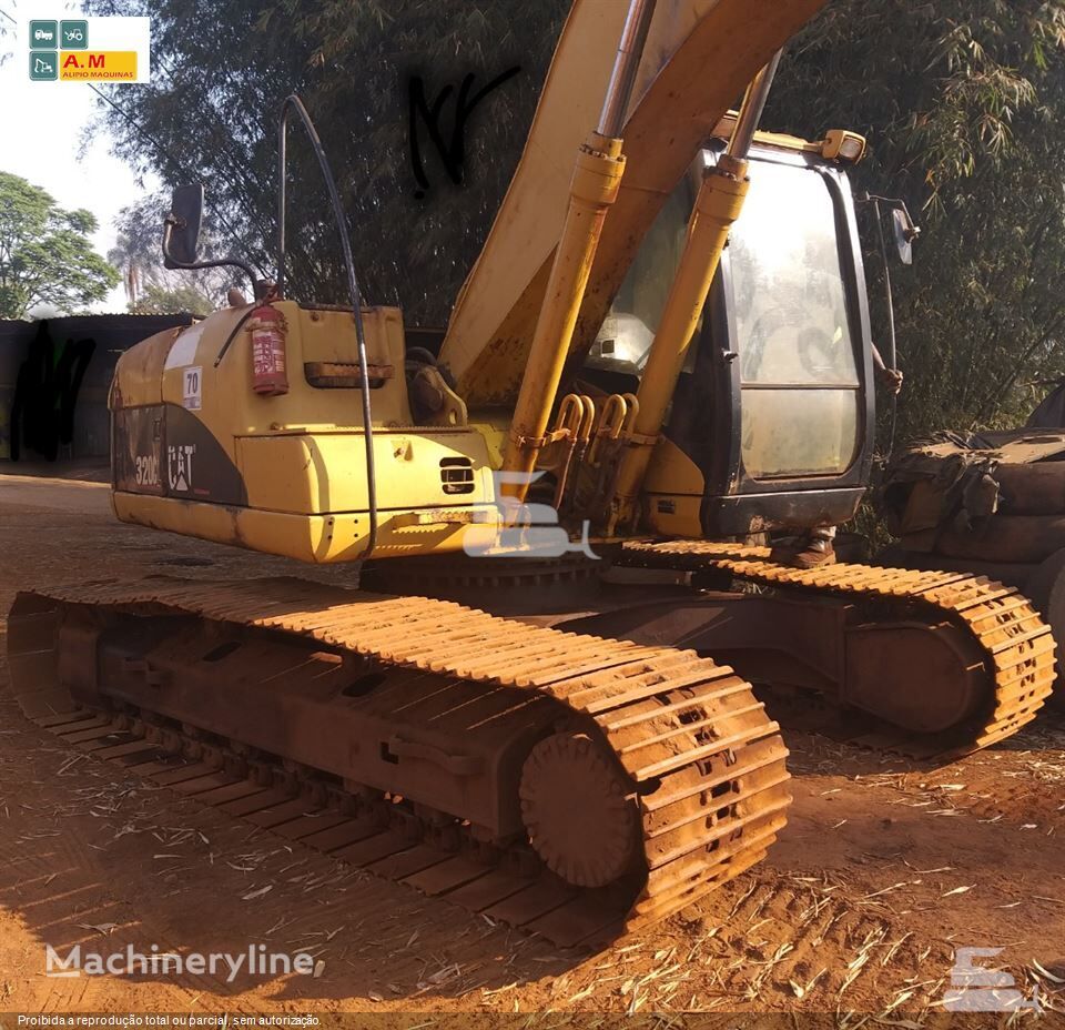 Caterpillar 320CL tracked excavator