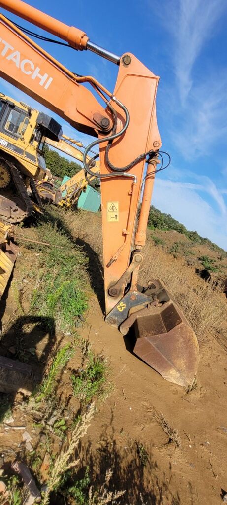 Hitachi ZX180 tracked excavator