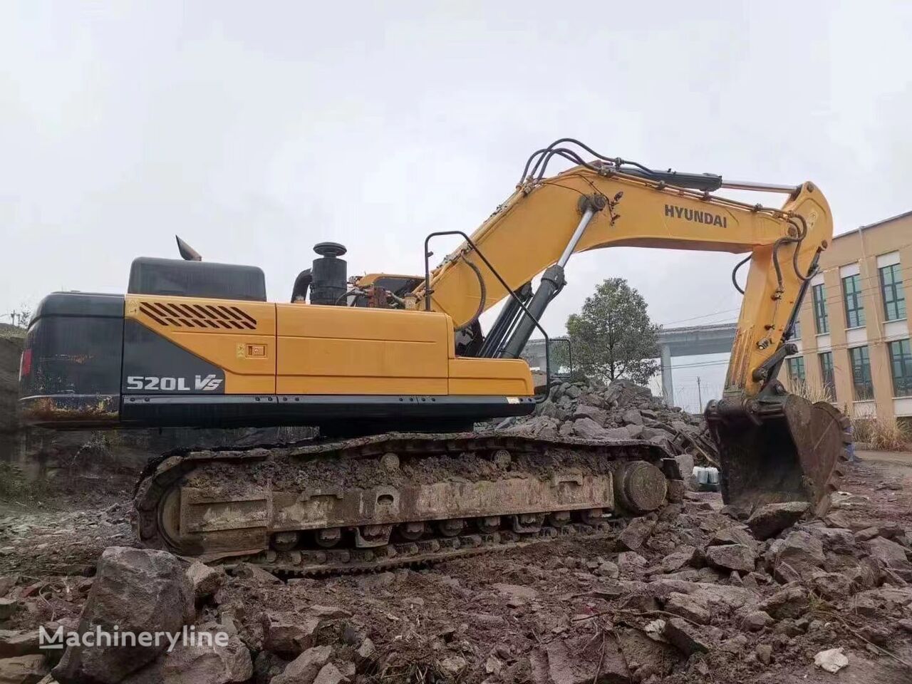 Hyundai 520 tracked excavator